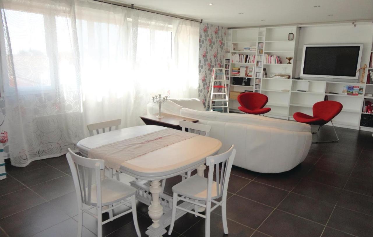 Awesome Apartment In Sauvian With Wifi エクステリア 写真